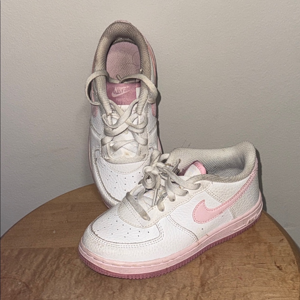 Nike Kids Sneakers in White and Pink